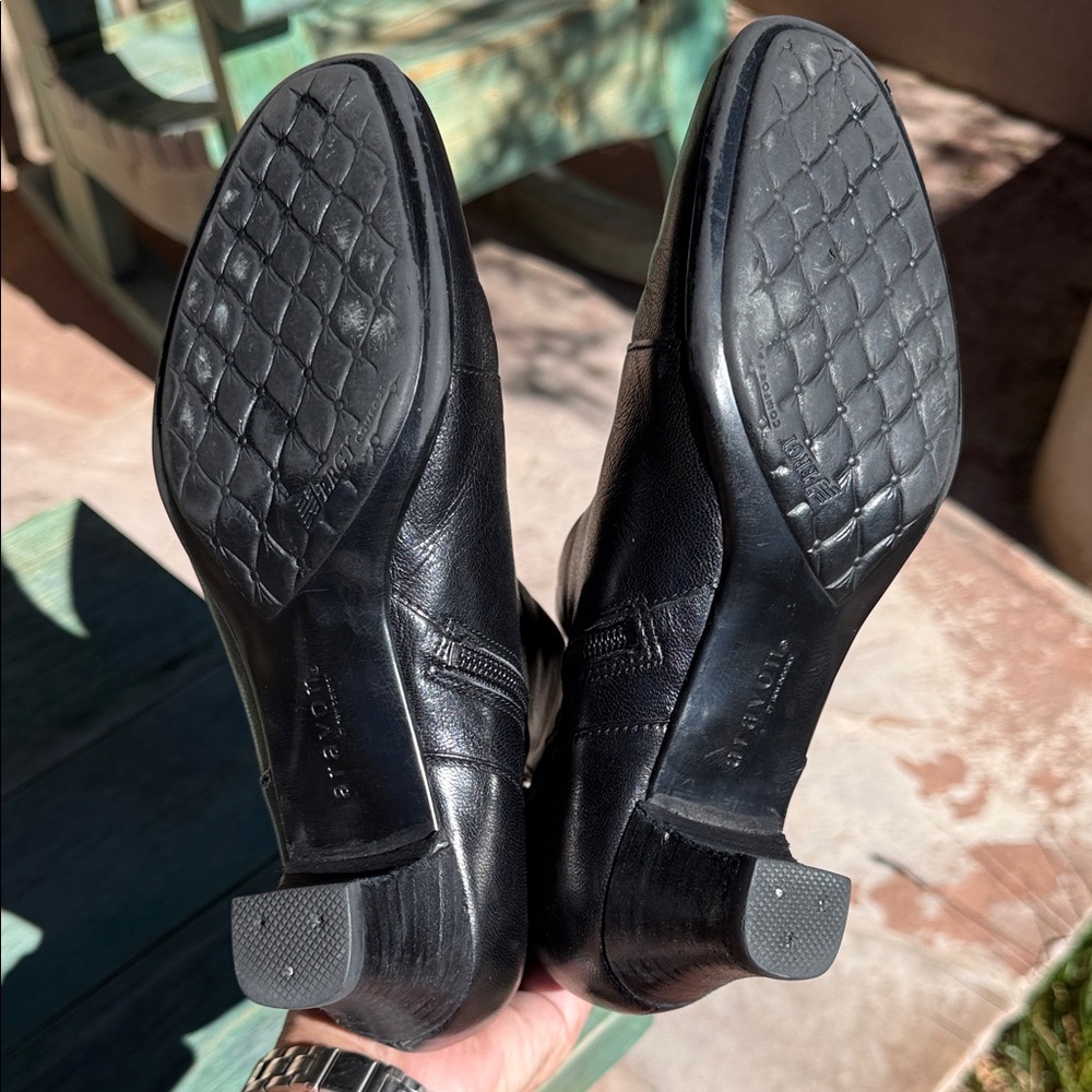 Aravon by New Balance Sleek Black Ankle Booties with Button Accents‎ - Picture 5 of 6